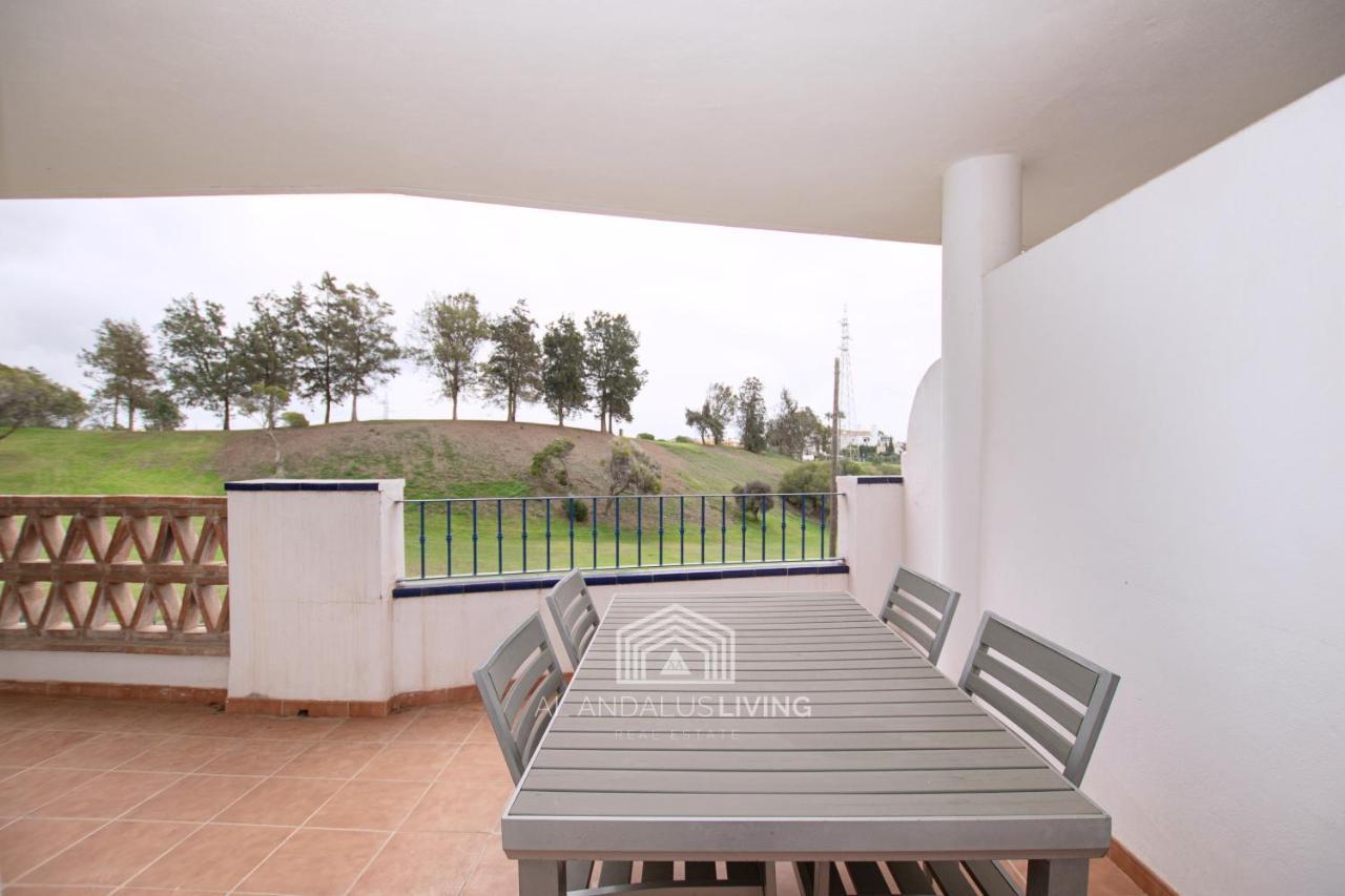 Frontline Golf In Riviera Del Sol With Interior And Exterior Pools And Tennis Court! Apartment Málaga