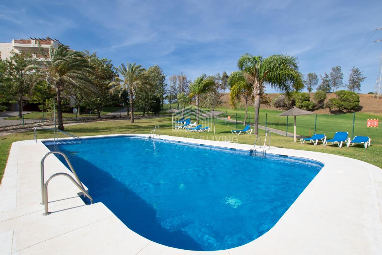 Frontline Golf In Riviera Del Sol With Interior And Exterior Pools And Tennis Court! Apartment Málaga